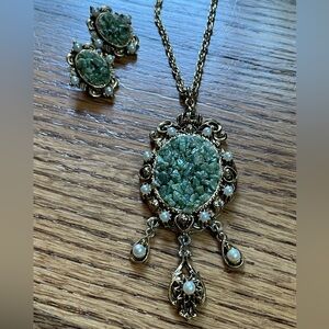 Chipped Jade Green and Gold Pendant Necklace with Matching Clip-On Earrings